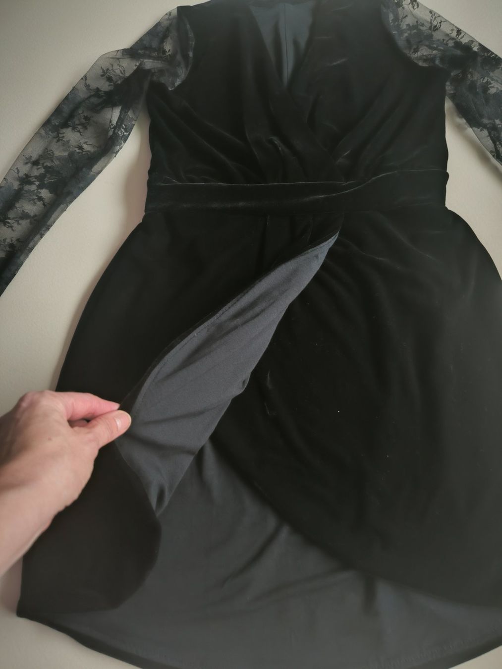 Robes: Wunderschönes schwarzes Samtkleid EU 40 – D'occasion à Wallisellen par C_DM 6