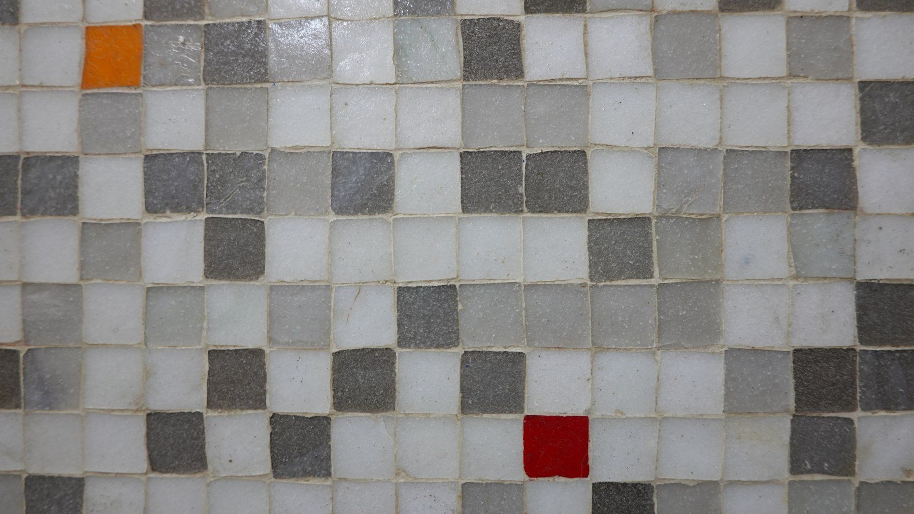 Tische: Clubtisch mit echter Mosaik Einlage. – Gebraucht aus Dänikon ZH von JAPH 2