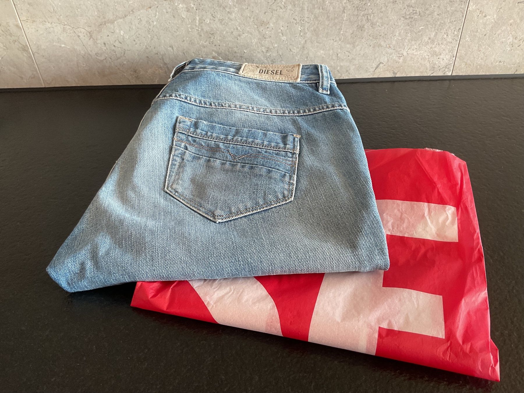 Diesel Jeans: Jeans DIESEL – Nuovo (secondo la descrizione) da Neuchâtel venduto da sta_7qfy 4
