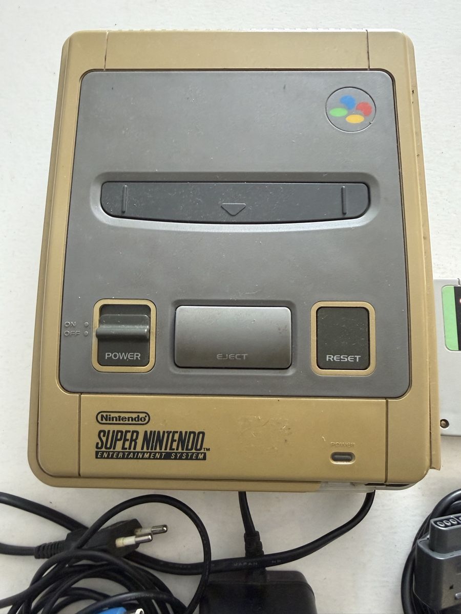 Nintendo Console: Super Nintendo SNES Konsole Set mit Aladdin – Usato da Genève venduto da sho_67qj 3