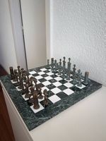 Schachspiel aus Marmor mit Metallfiguren  Vintage