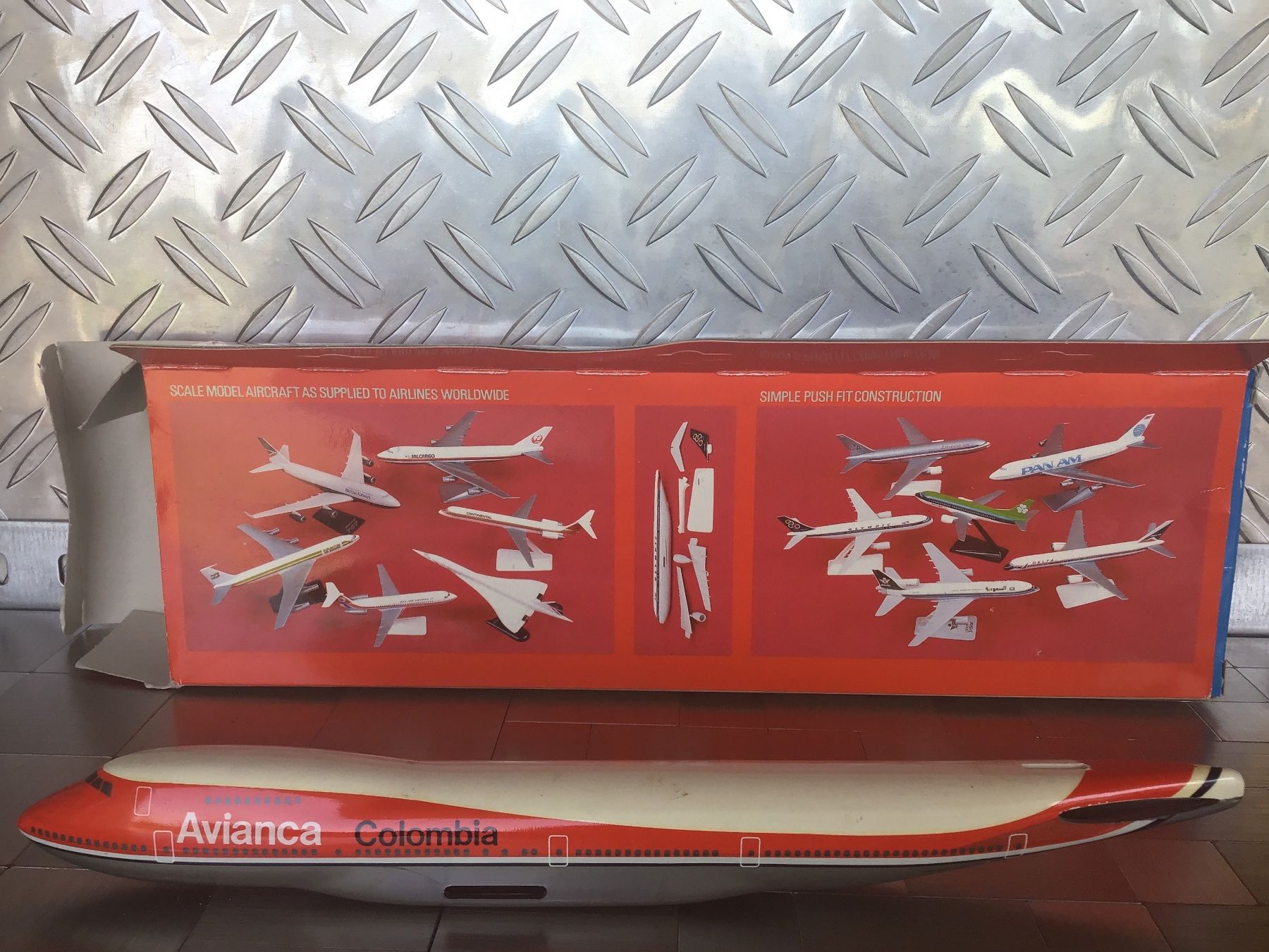 Modellbausätze & Standmodelle: AVIANCA COLOMBIA WORLD AIRLINES – Gebraucht aus Männedorf von Spezial-Modelle 2