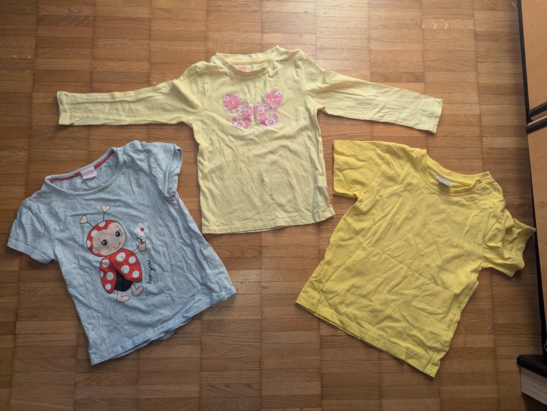 Lotti & Set di vestiti: Herzliche 3er Set T-Shirts, Grösse 98 – Usato da JONA venduto da gin_yl55