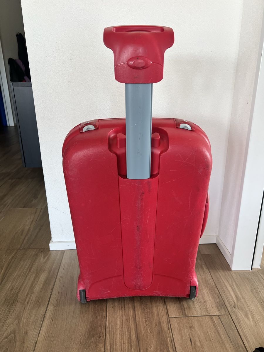 Valises de voyage: Roter Koffer – D'occasion à Dübendorf par vin_8z5x 3