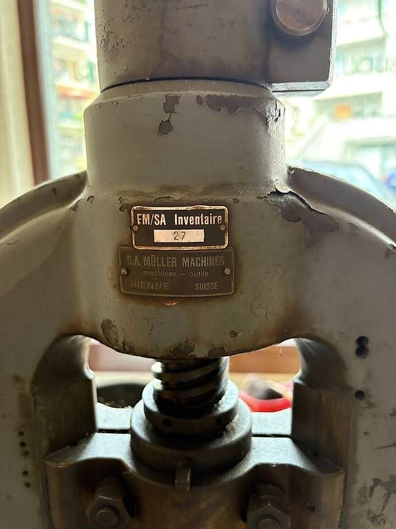 Tutti gli attrezzi: Balancier à vis Muller Machine S. A – Usato da Cointrin venduto da inf_9j5w 3