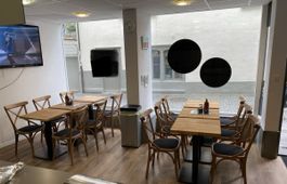 Bistrotisch aus massiver Eiche – Restaurantqualität