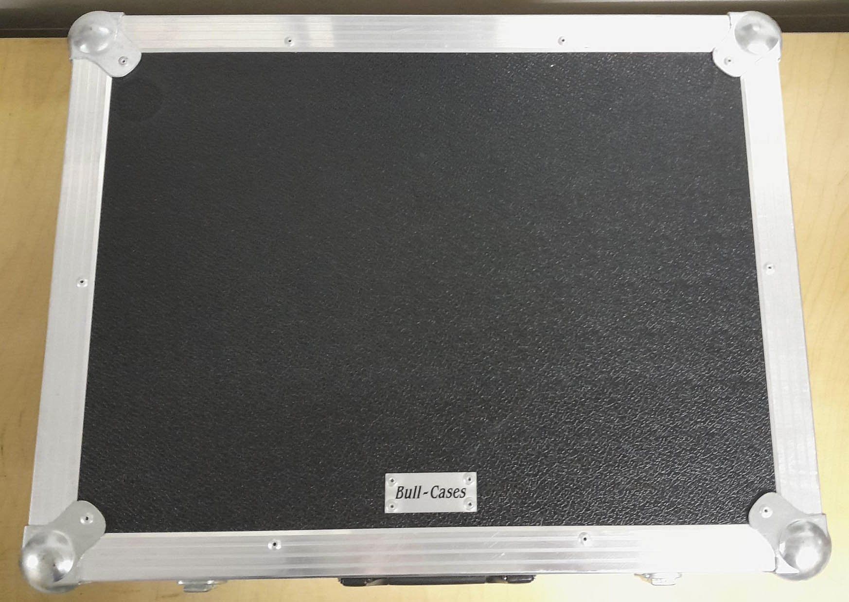 Valigie: Bull Flightcase / Transportkoffer – Usato da Hagendorn venduto da Image05 2