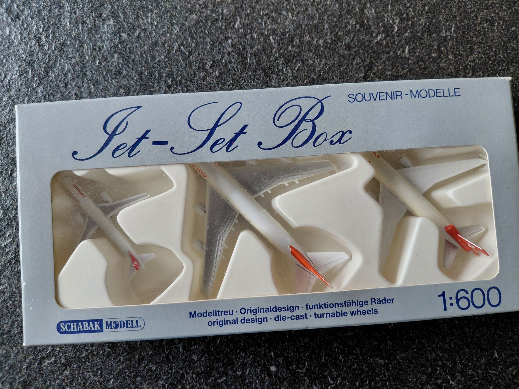 Swissair Kit di modellismo & Modellini statici: SWISSAIR - Nostalgie Jet Set Box 1:600 – Nuovo e nell'imballaggio originale da Renan BE venduto da Epicurien0017
