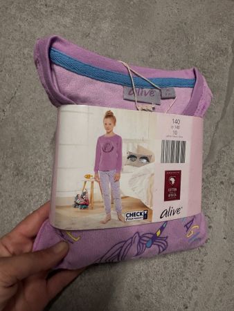 Pyjama fille chaud taille 140 neuf