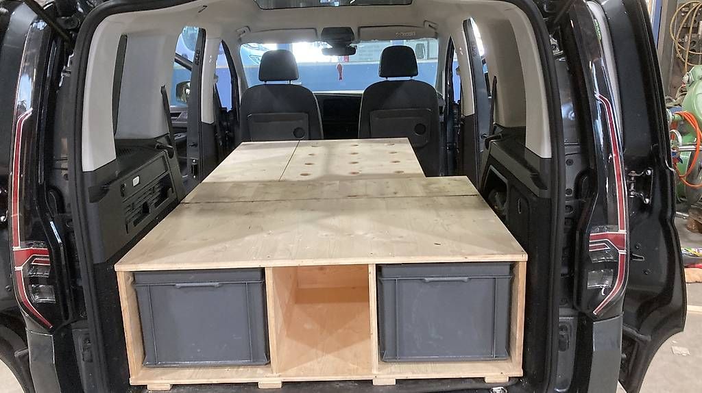 Veicoli da campeggio: Campingausbei für VW Caddy – Usato da Altdorf UR venduto da Berti92 1