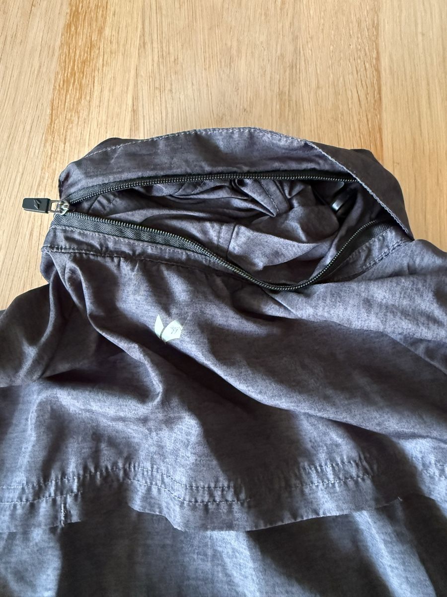 Vestes: Ipso running jacket – Neuf (Voir description) à Genève par hai_2rp8 3