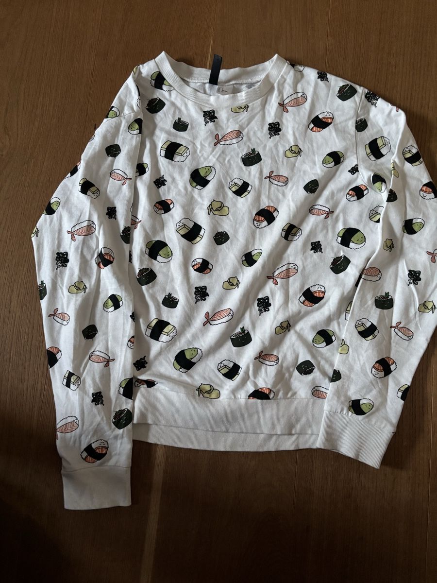 H&M Pullover & Sweatshirts: Damen Pullover Sushi Print  – Gebraucht aus Würenlos von Ashley24