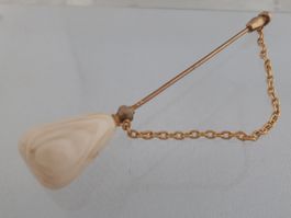 Antike Krawattennadel polierter ACHAT mit Goldkettchen