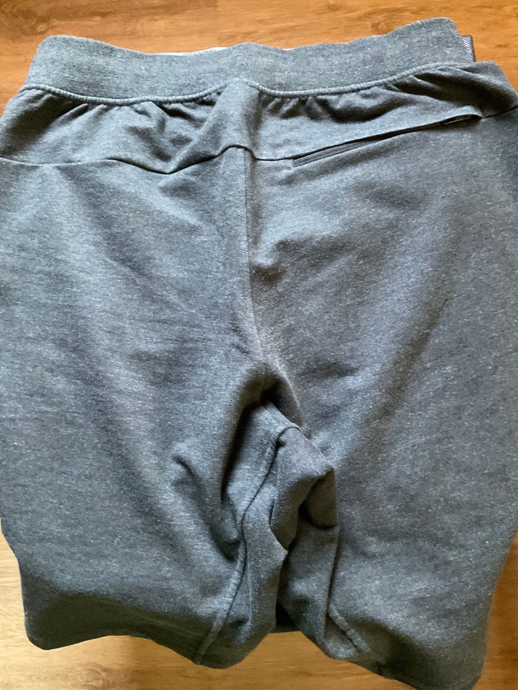 Lululemon Pantaloni: Lululemon City Sweat Shorts Hose – Usato da Wettingen venduto da Hbeluga 3