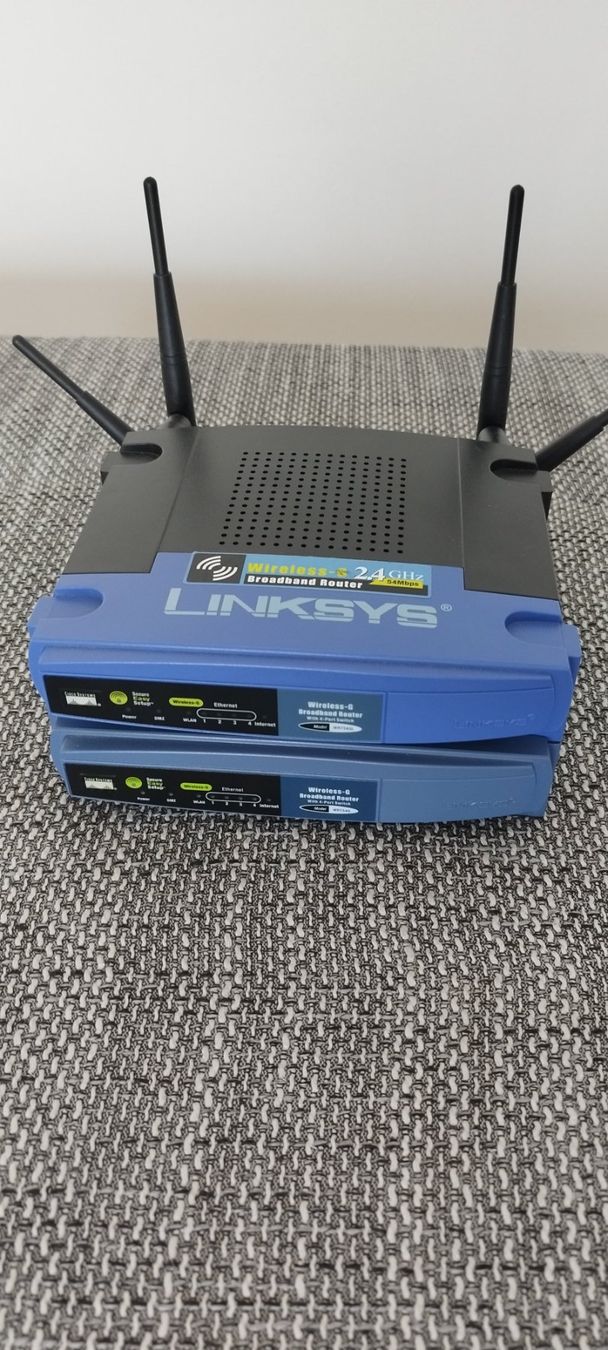 Linksys Modem & Router: 2 router Linksys – WRT54G + WRT54GL – Usato da Bedano venduto da fmilos