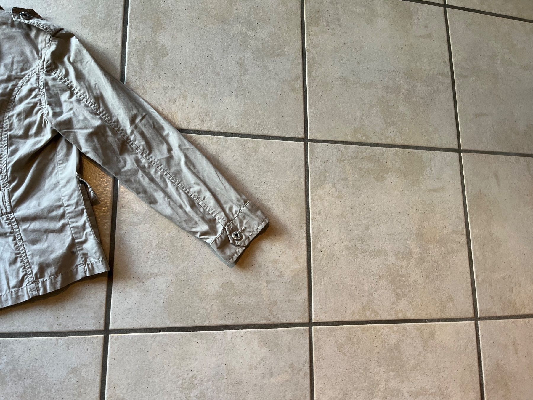 Jacken & Mäntel: Veste 128 fille grise avec fermeture éclair – Gebraucht aus Orpund von Mary8972 2
