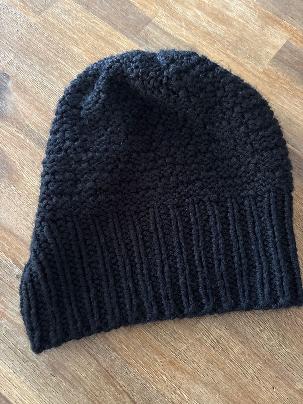 Chapeaux, bonnets & casquettes: Strickmütze Schwarz – D'occasion à Schübelbach par S1CH