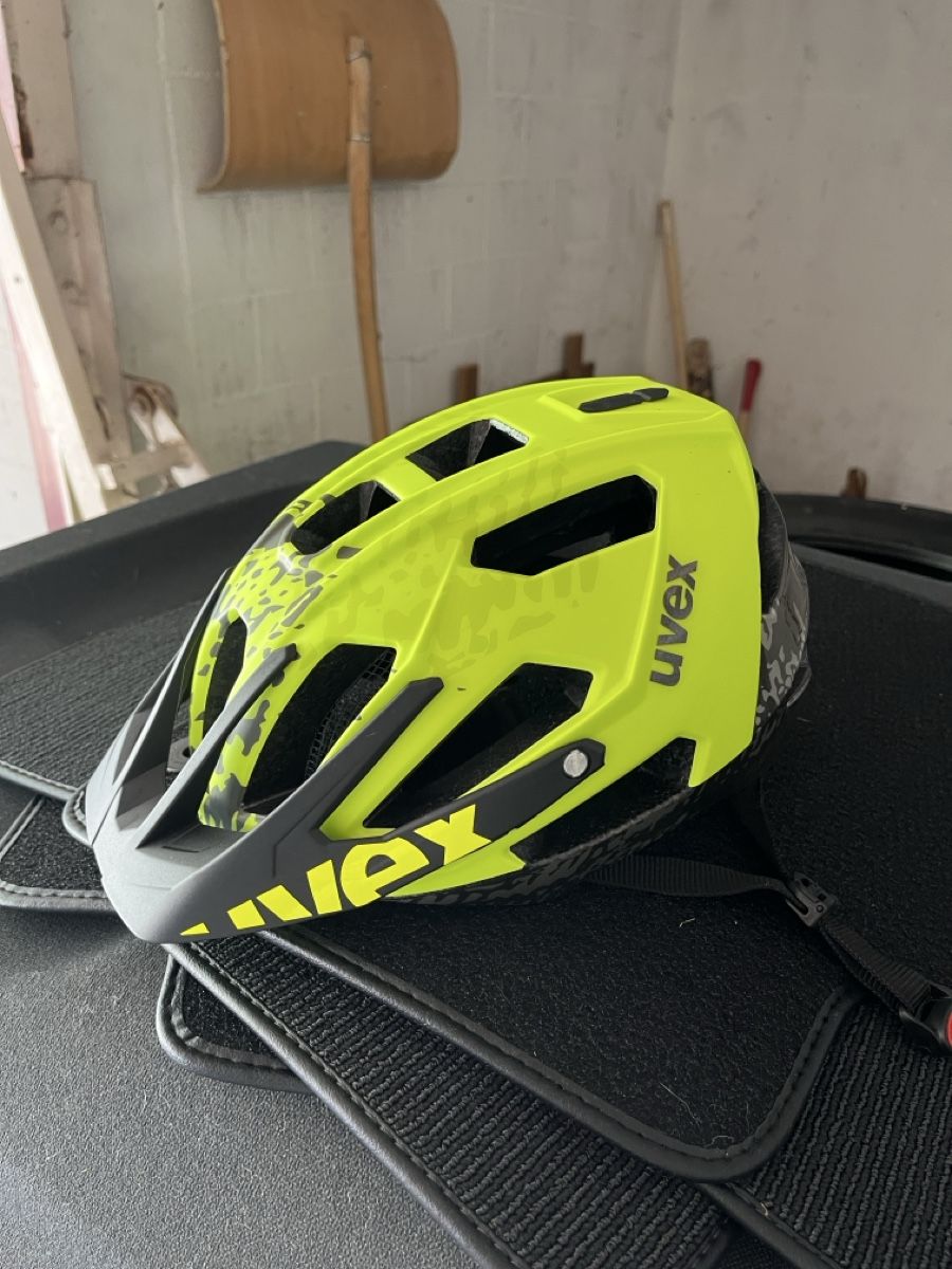 Uvex Helme: Velohelm velopumpe – Gebraucht aus Veltheim AG von mollilove