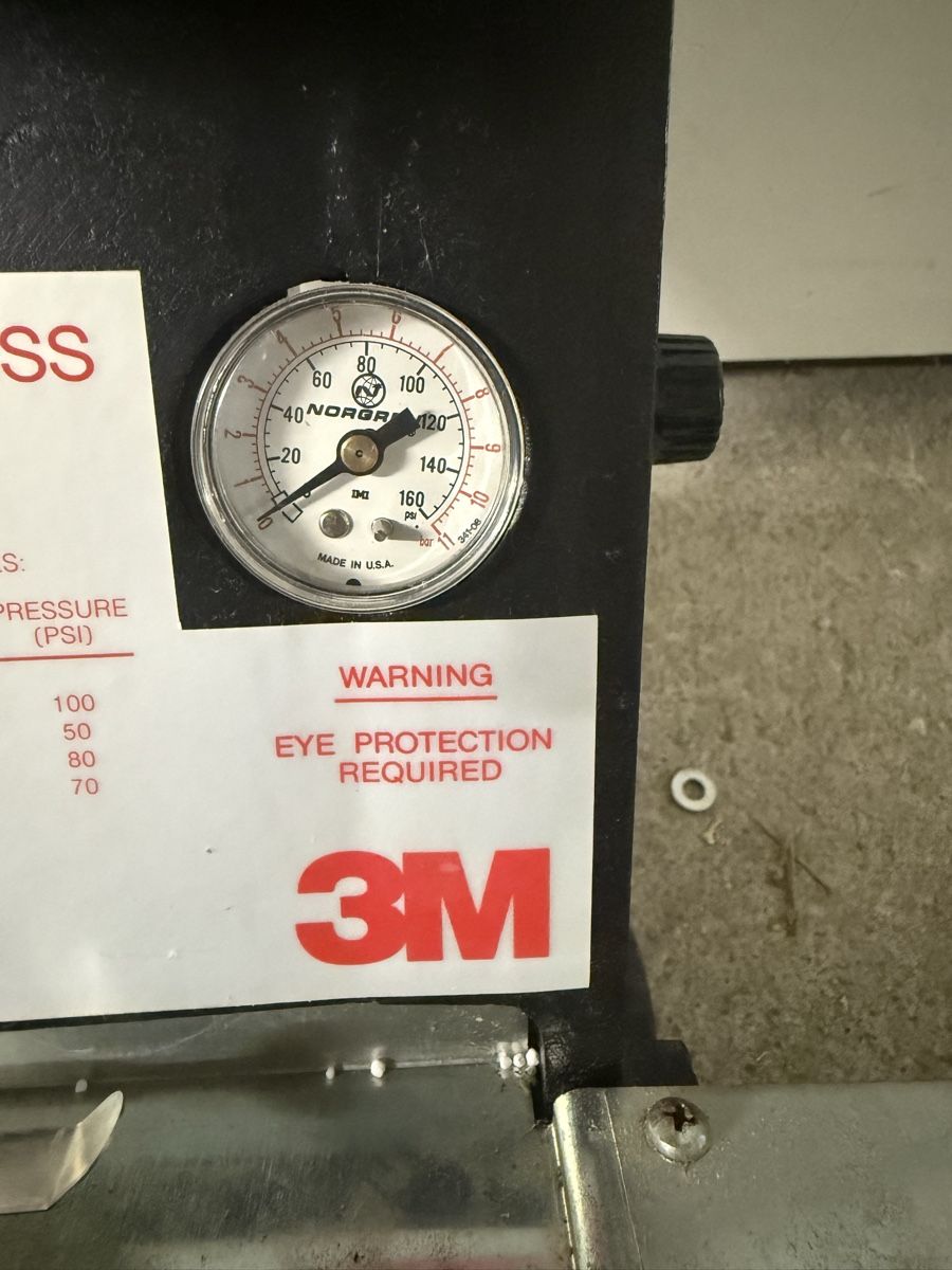 Alle Maschinen: Presse Pneumatik 3M – Gebraucht aus Sirnach von S54Power 5