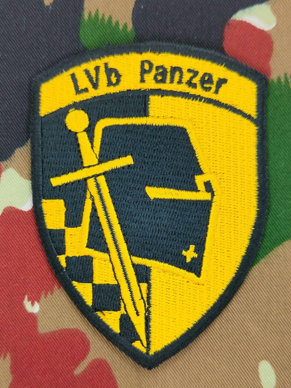 Schweizer Armee Placchette & Badge: Verbandsabzeichen Lehrverband Panzer – Usato da Bauma venduto da SwissMilitaria