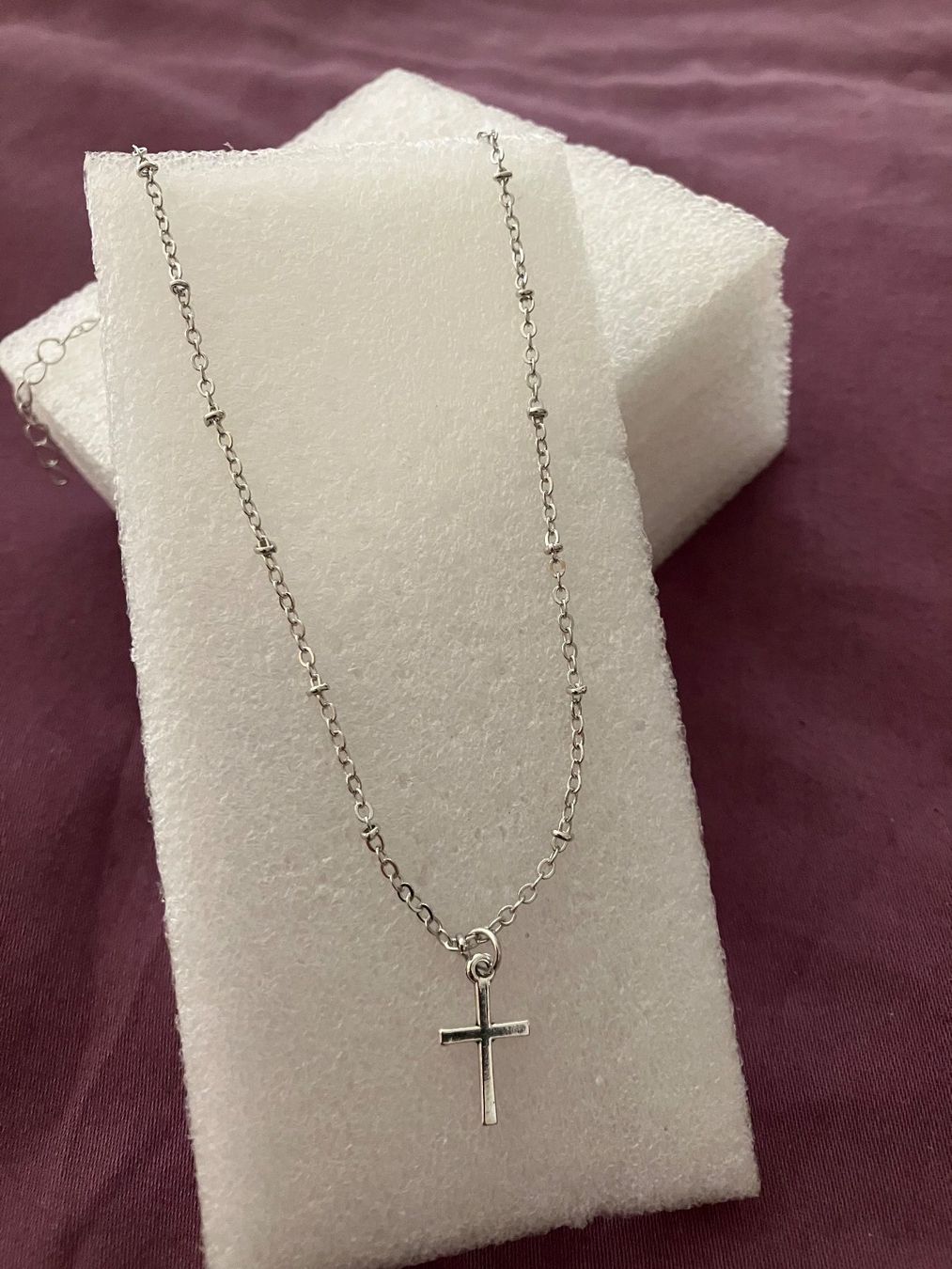 Catenine: Hübscher Modeschmuck, einfache silberfarbene Kette mit Kreuz – Nuovo e nell'imballaggio originale da Affoltern am Albis venduto da Dlotti 2