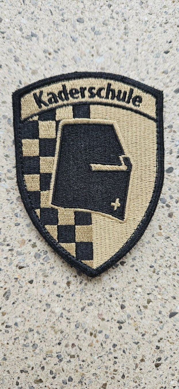 Schweizer Armee Plaketten & Abzeichen: *** Badge Panzer mit klett *** – Neu und originalverpackt aus Riedholz von fr_sIruP
