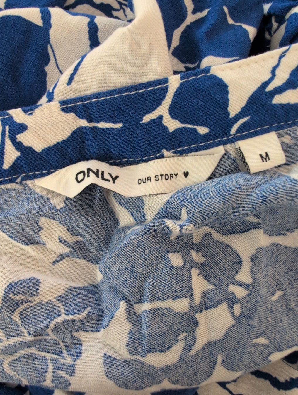 Only Kleider: Only Kleid mit Blumenmuster blau/weiss, Gr M – Neu (gemäss Beschreibung) aus Uitikon Waldegg von rah_5p85 1