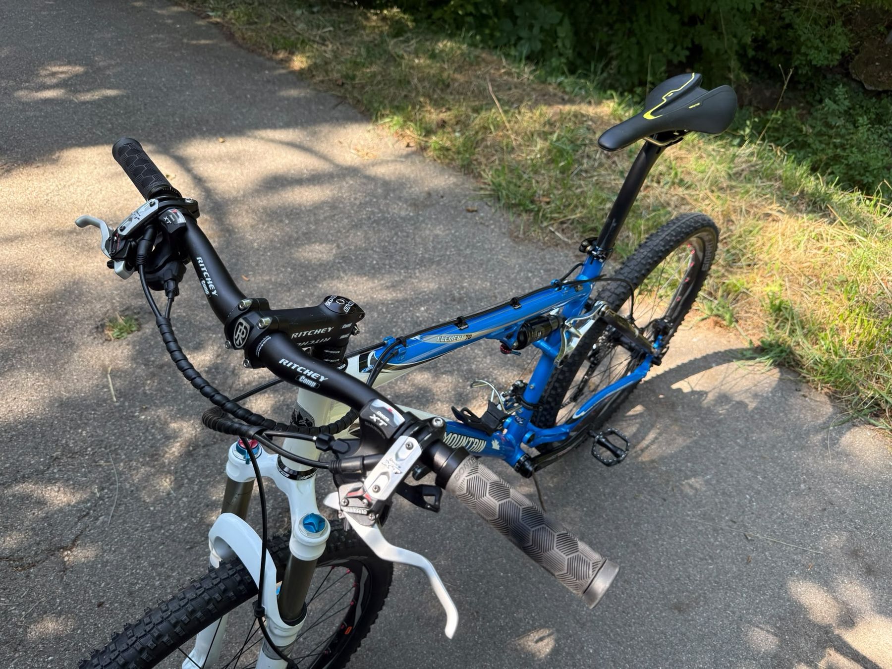 Rocky Mountain Bicycles Vélos: Fully Velo Rocky Mountain mit neuen Komponenten – D'occasion à Winterthur par kar_d9n9 2
