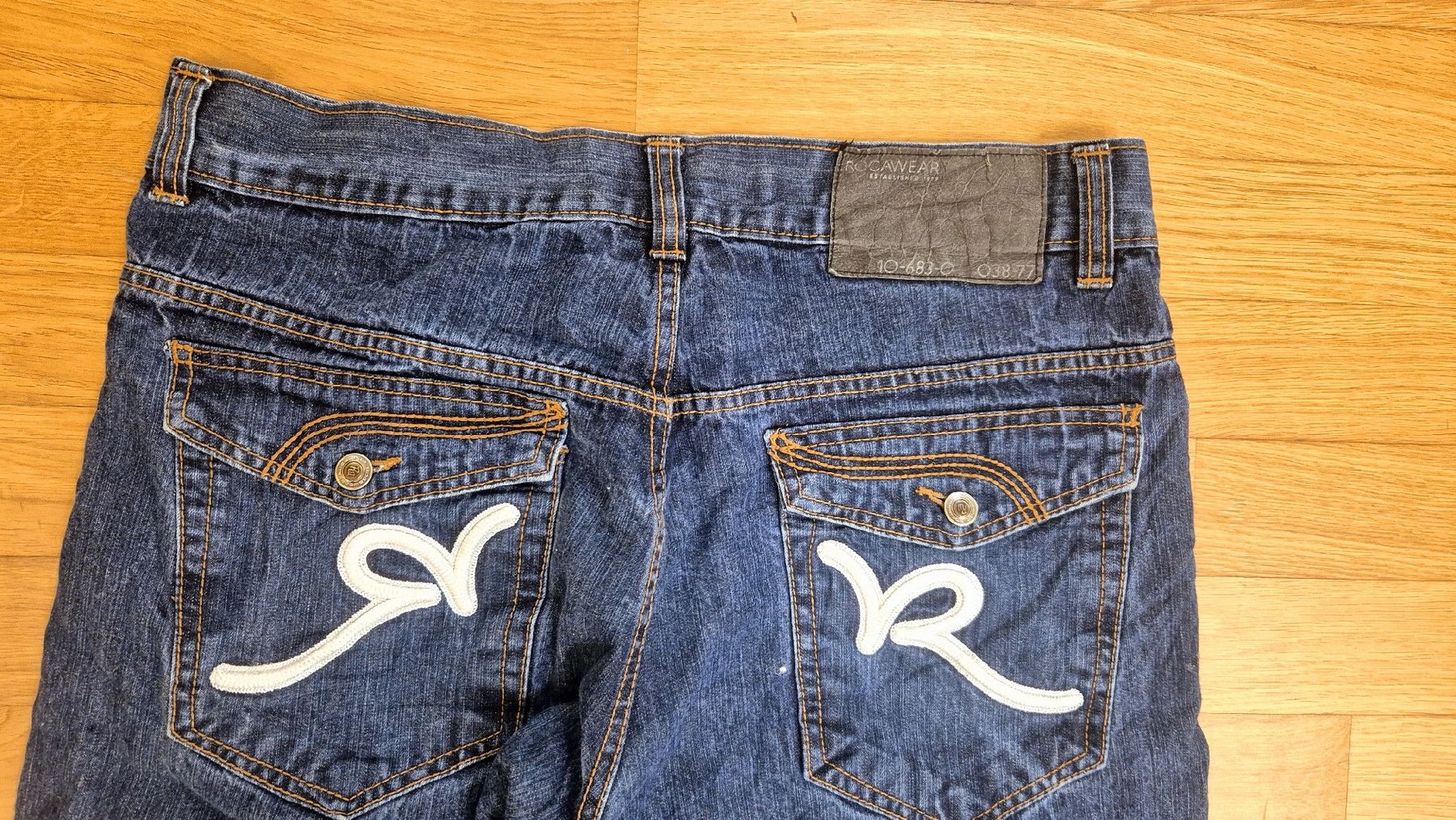 Jeans: rocawear jorts – Usato da Sarnen venduto da Fashionstuff 5