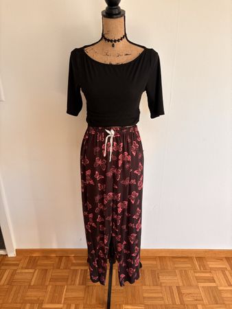 Luftige Sommerhose mit Schmetterlingen, Grösse M Top!