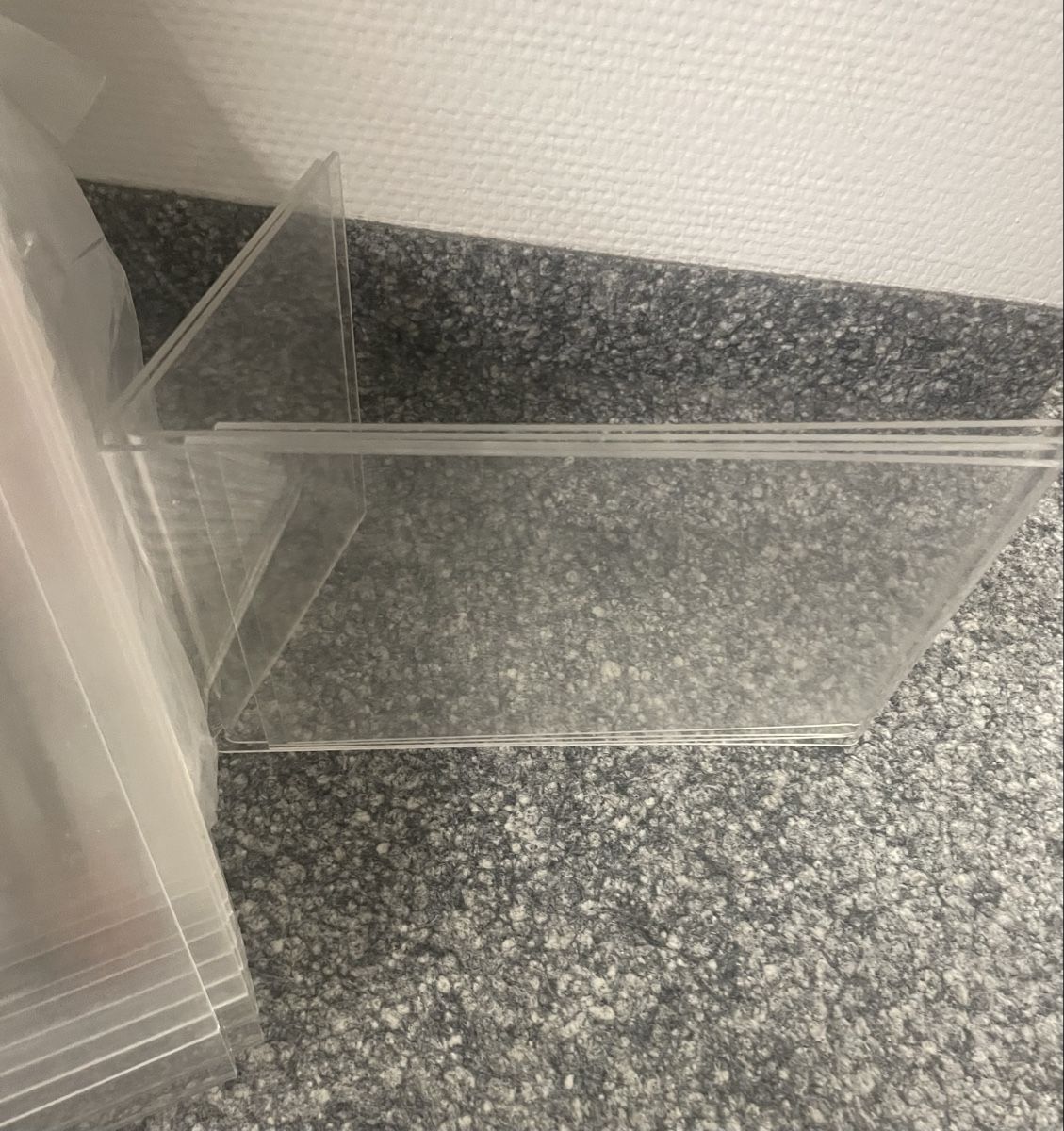 Allestimento di negozi e stand fieristici: 20 Stück Plexiglas Ständer . – Usato da Au ZH venduto da Jaggy4 4