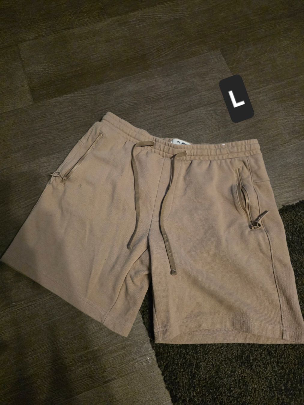 Pantaloni: Shorts Pull&Bear beige Grösse L gebrauchter Zustand – Usato da Niederurnen venduto da Daniel0237