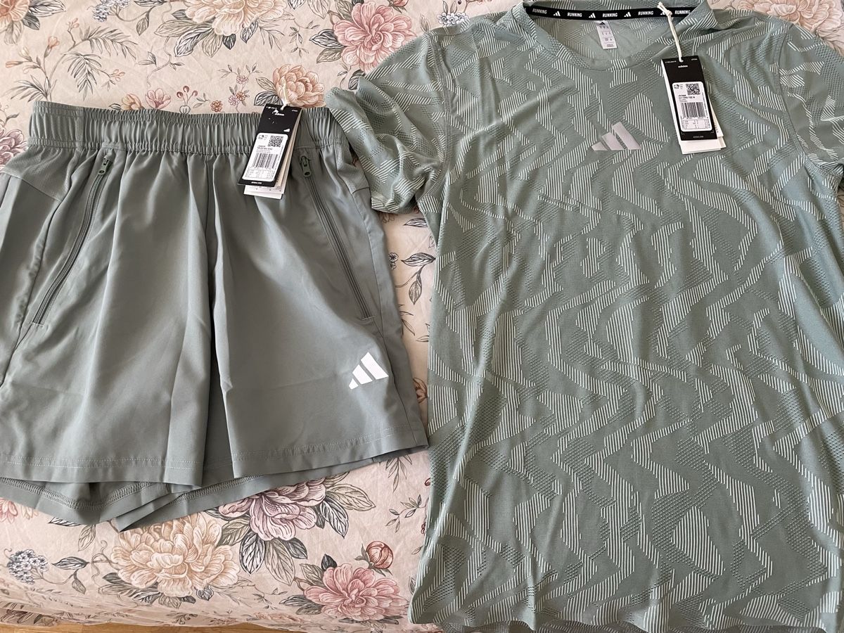 Adidas Lotti di vestiti: Ensemble sport adidas homme Small – Nuovo e nell'imballaggio originale da Genève venduto da rac_pc86