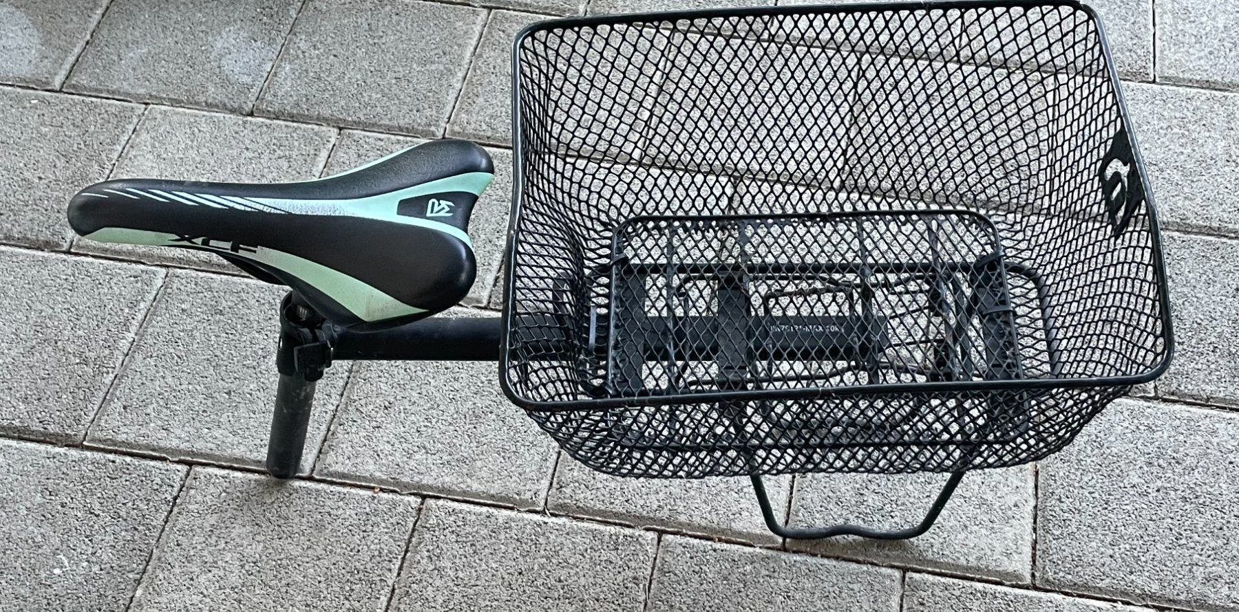 Pezzi di ricambio: Fahrradsattel mit Stange, Packträger, Korb – Usato da Amriswil venduto da fit8580 4