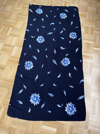 Andrea Cipo Seidentuch dunkelblau Blumenmuster Swiss Made
