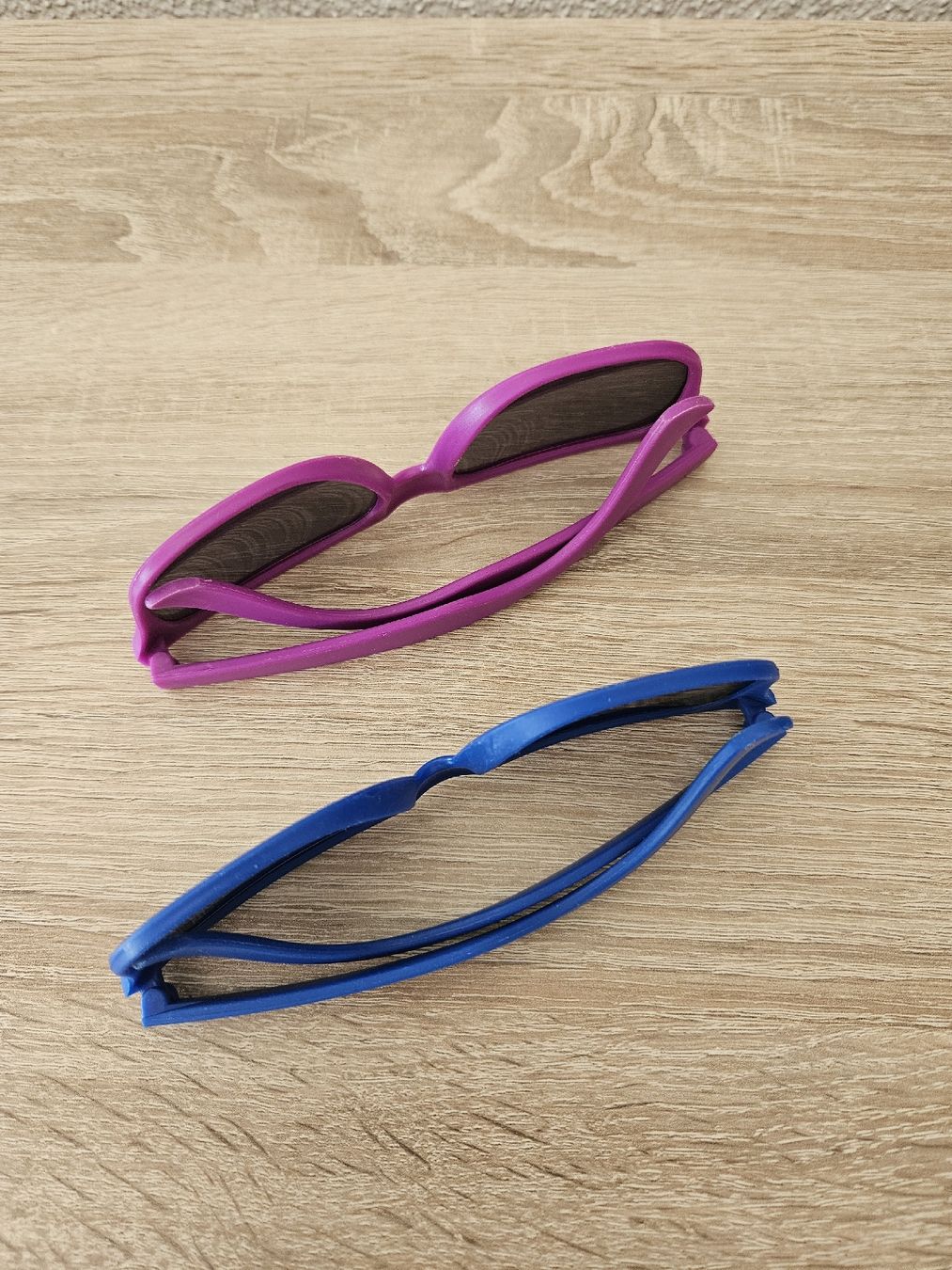 Lunettes & Verres: Sonnenbrillen Set blau und pink – D'occasion à Wauwil par seriously3 1
