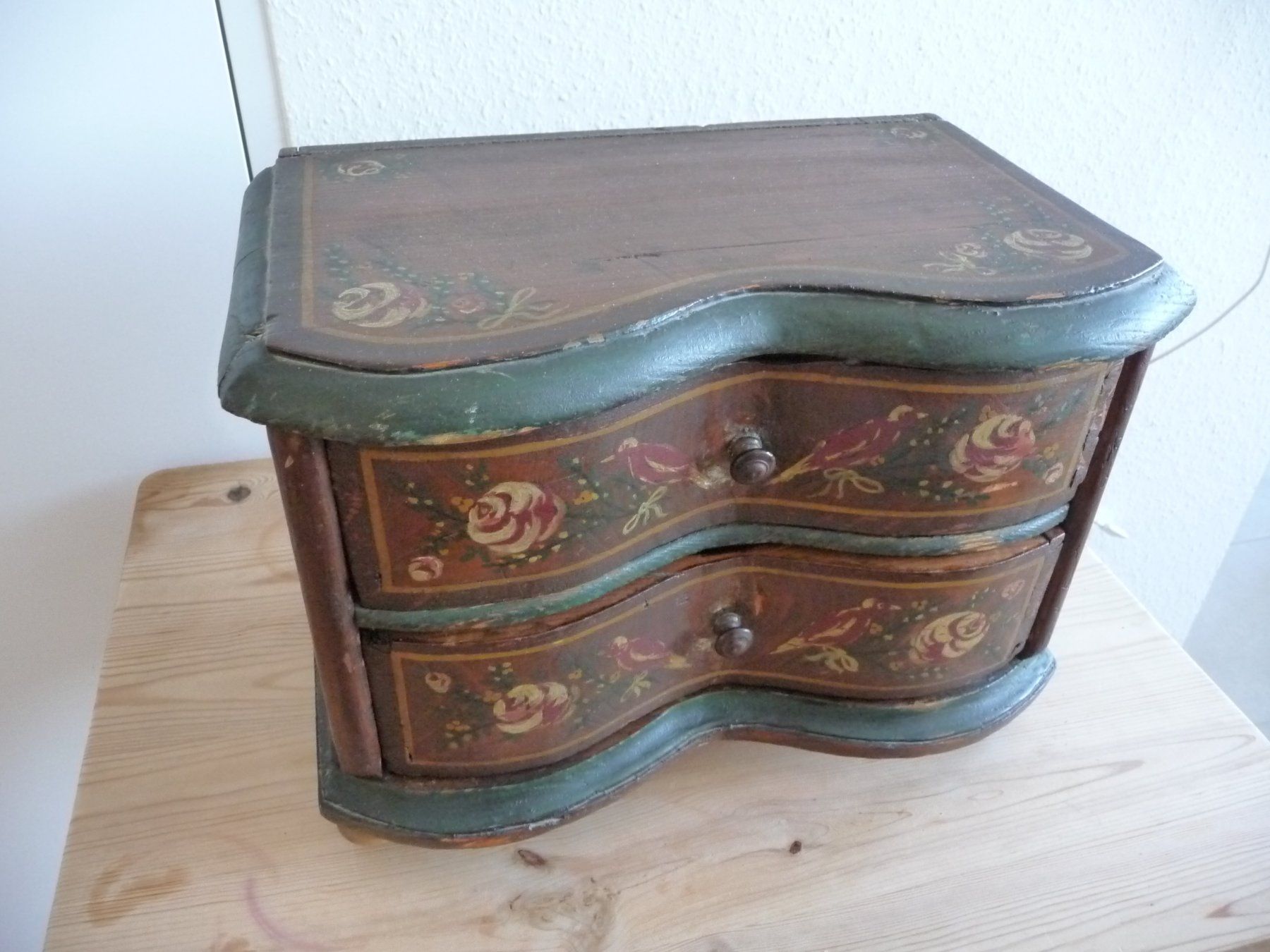 Cassettiere: Schöne kleine barocke Modellkommode – Usato da Muttenz venduto da Mithrur 2