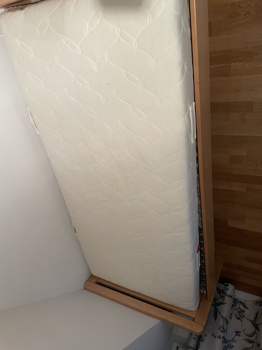 Lits: Bettgestell mit Lattenrost und Matratze – D'occasion à Spreitenbach par Gloxinia