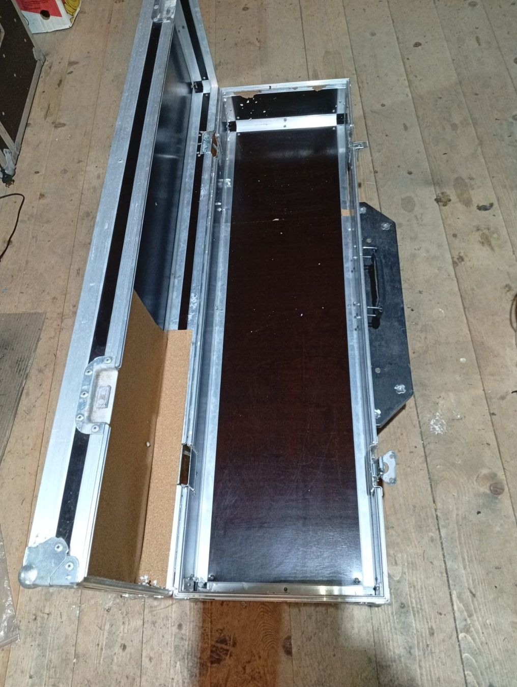 Strumenti musicali: Keyboard Flight  - 1220x 340x 200 mm – Usato da Koppigen venduto da connect1 2