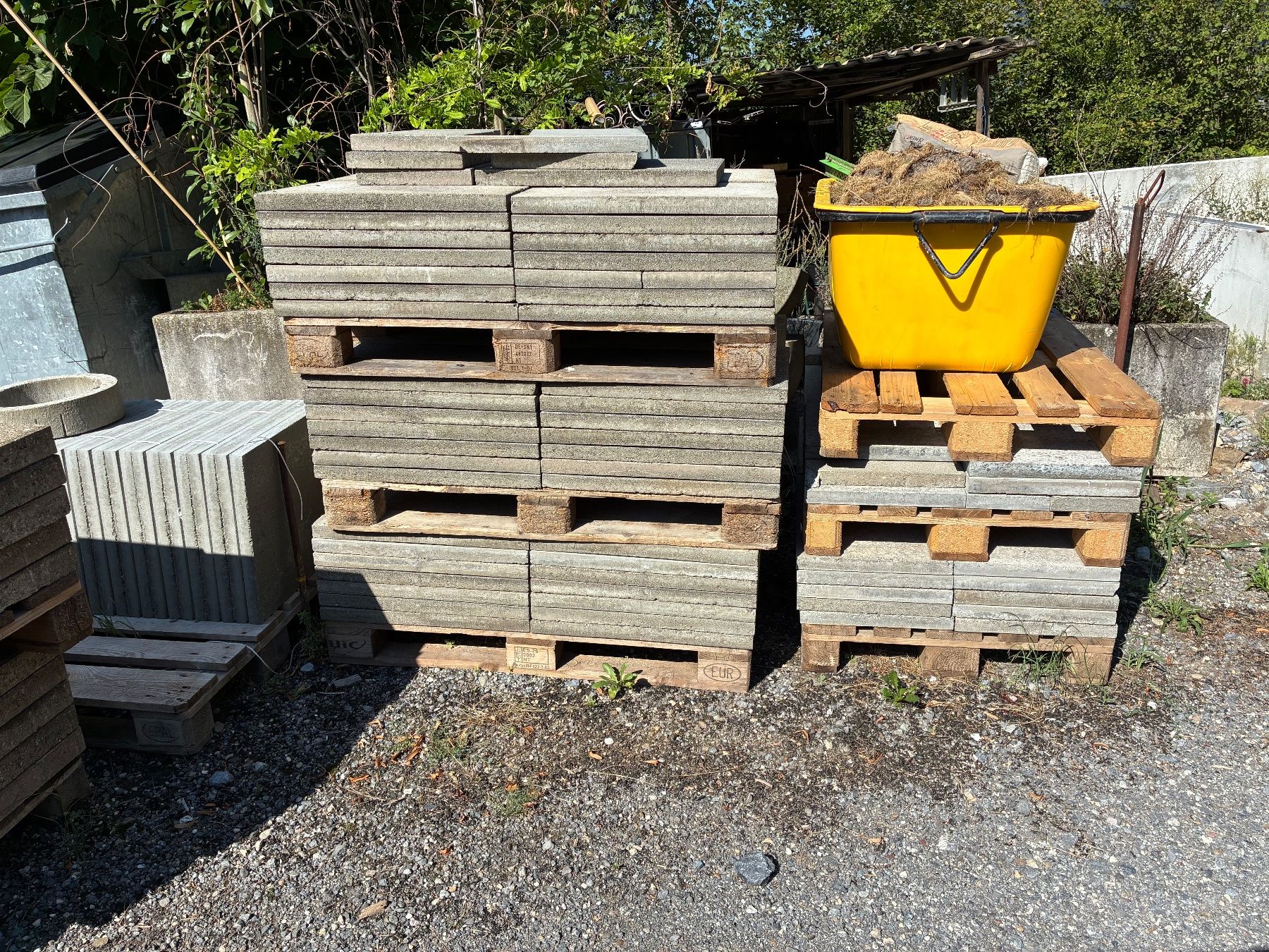 Rivestimenti per pavimenti: Betonplatten und Verbundsteine – Usato da Walenstadt venduto da LudwigderZweite 2