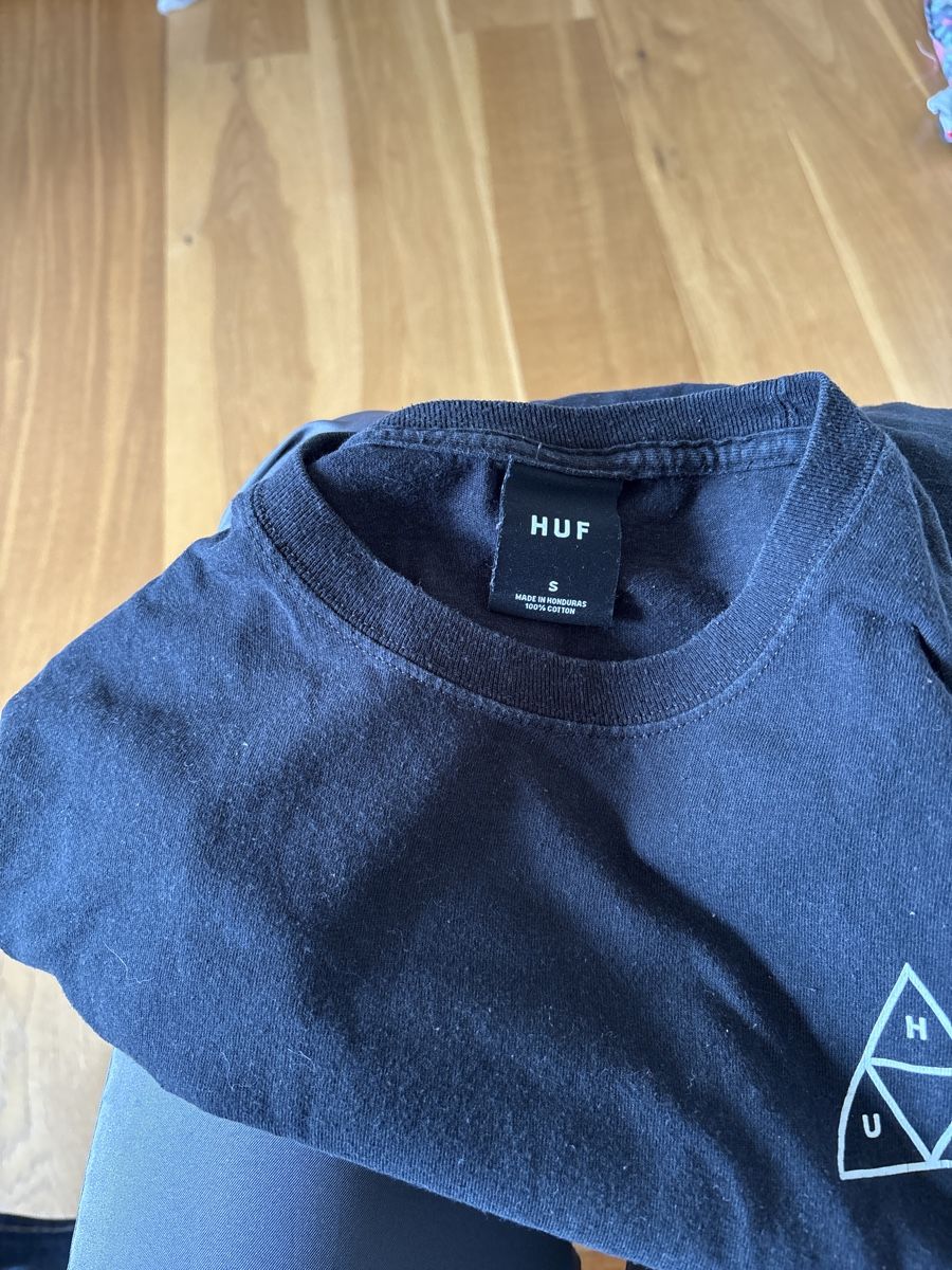 T-Shirts: HUF T-Shirt Schwarz Grösse S – Gebraucht aus Winterthur von Teflonbrauer 1