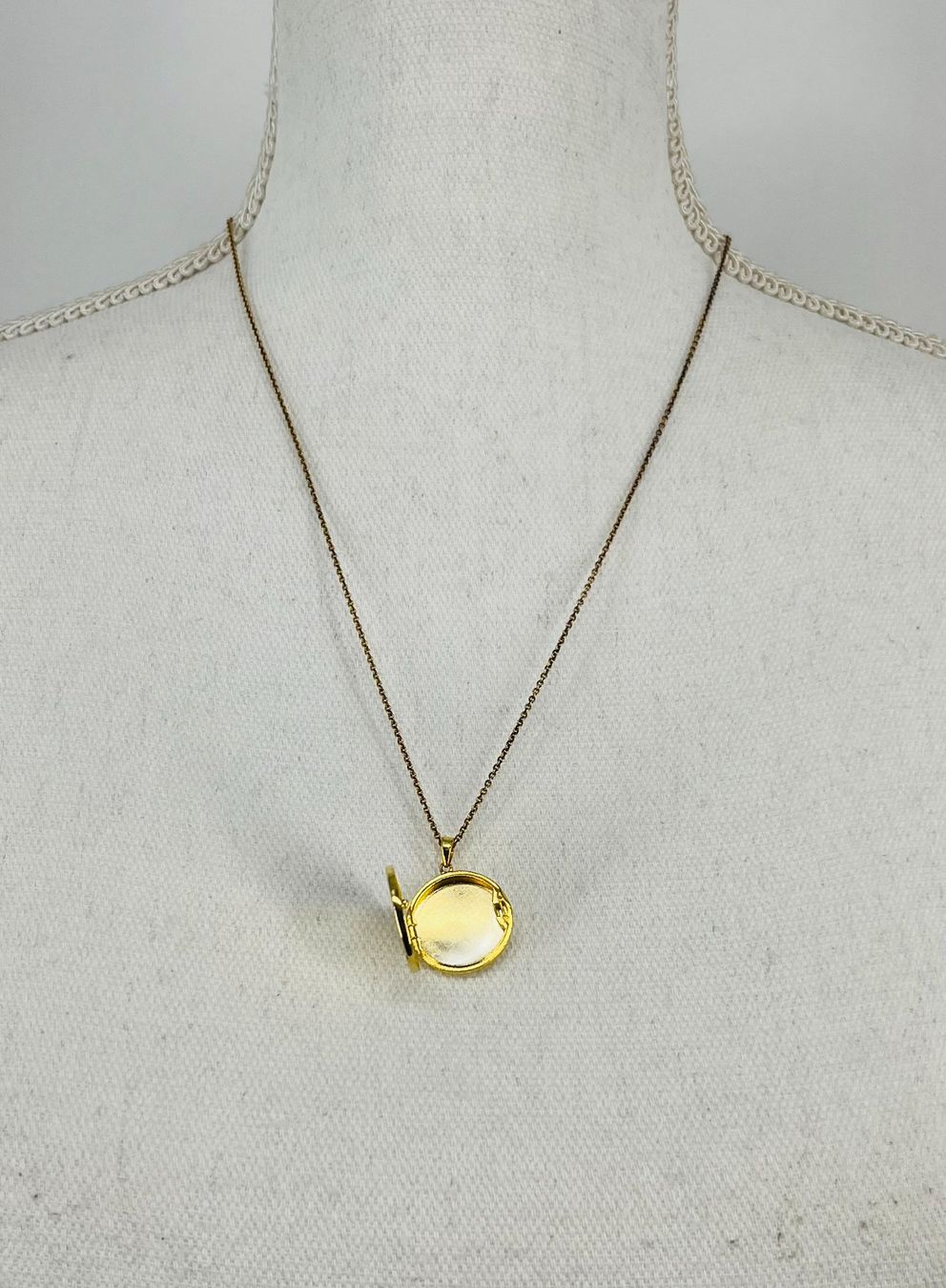 Colliers: Collier en argent 925 plaqué or à compartiment – D'occasion à Lausanne par PlusValue_Lausanne 3