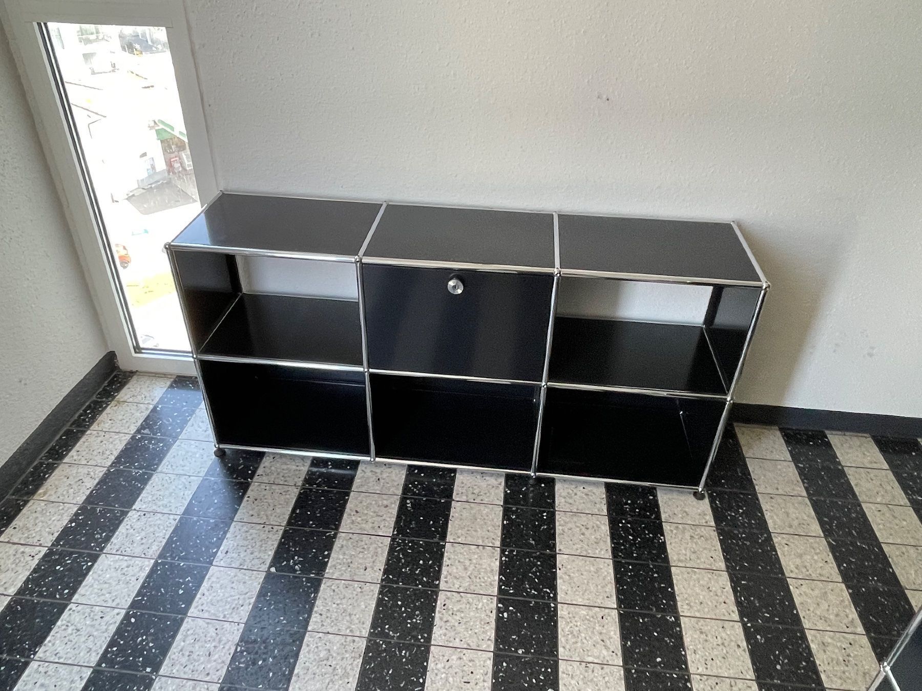 USM Kommoden: USM Sideboard black/Rot Lieferung Gratis – Gebraucht aus Thun von Thuno6 3