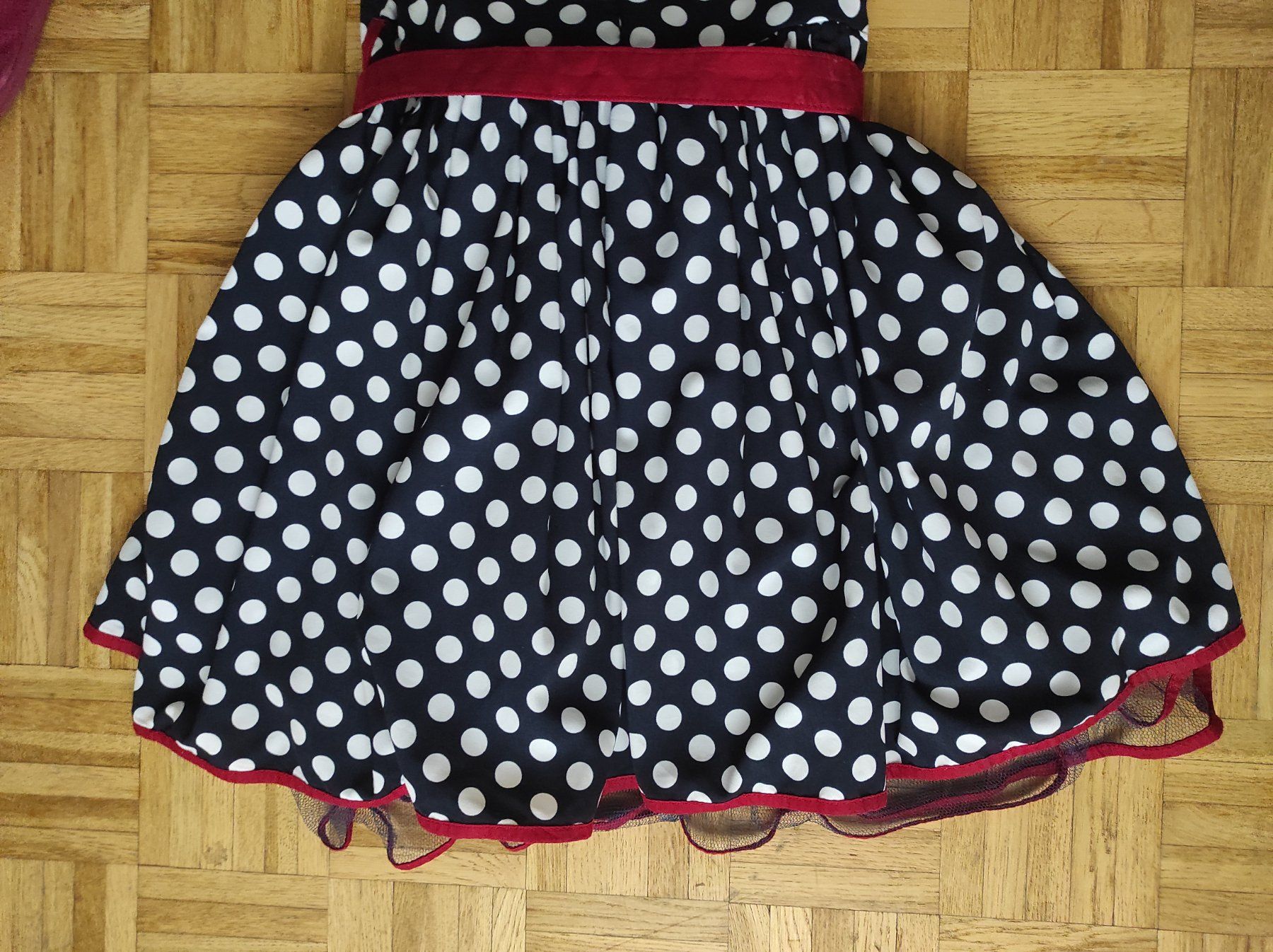 Vestiti & Gonne: Robe fille 8-9 ans 134 cm – Usato da Renens VD venduto da cla_7zv5 2