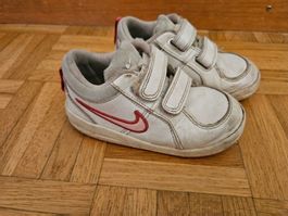 Nike Turnschuhe / Sneaker / Sportschuhe Gr. 25