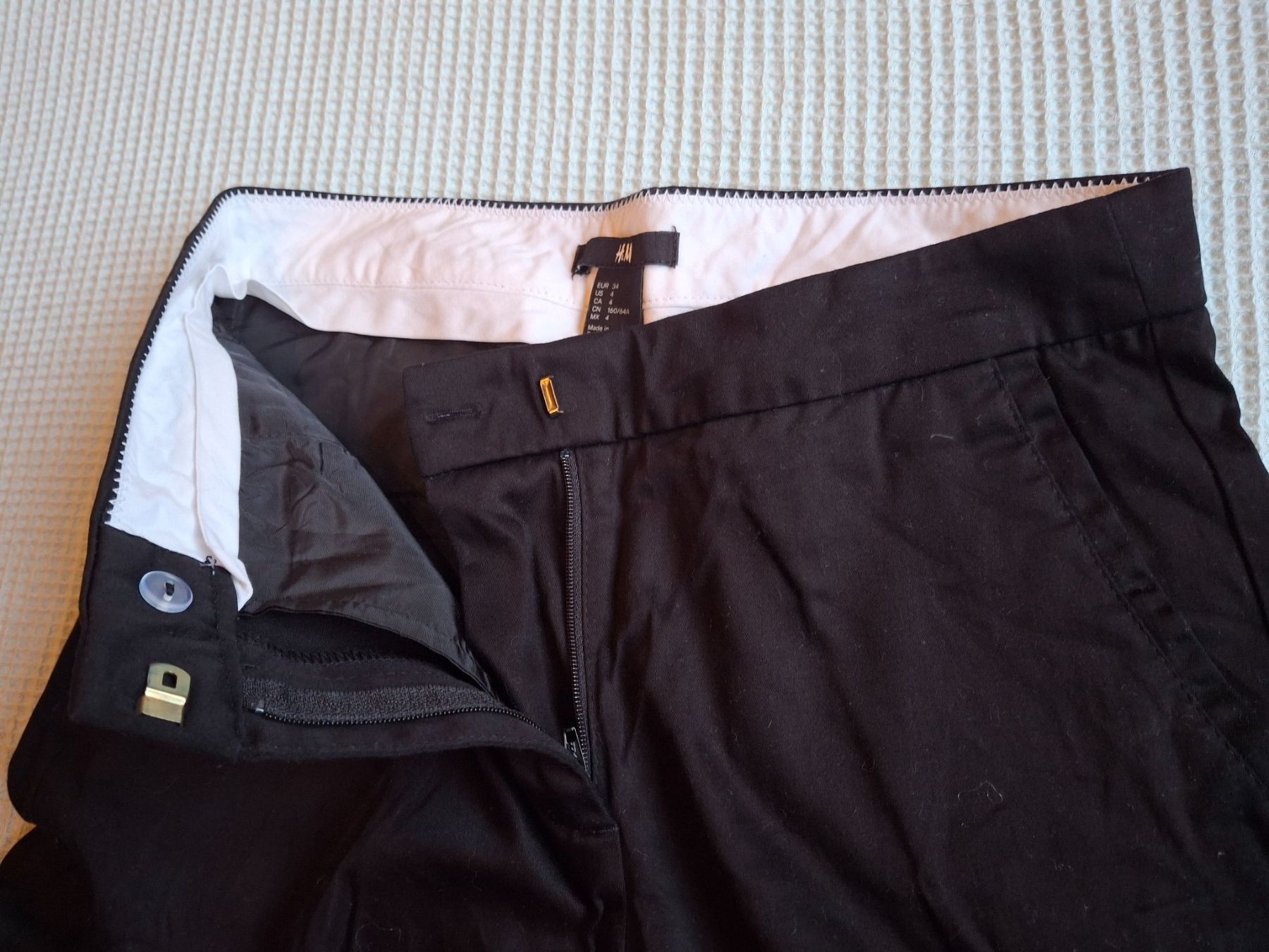 H&M Pantaloni: Pantalon noir taille 34 marque H&M 98% coton – Usato da Villiers venduto da san_jn5w 3