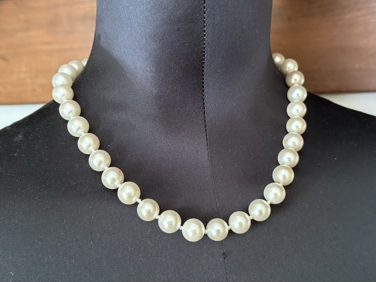 Catenine: Elegante Vintage Perlenkette – Usato da Lamone venduto da LaCantinaMagica