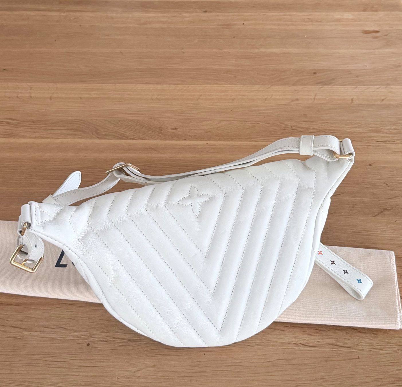 Louis Vuitton Borse da donna: Louis Vuitton New Wave Bumbag – Usato da Reinach AG venduto da RobbisB 7