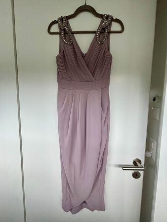 Festliches, mauvefarbenes Kleid mit Schmuck, Grösse 36