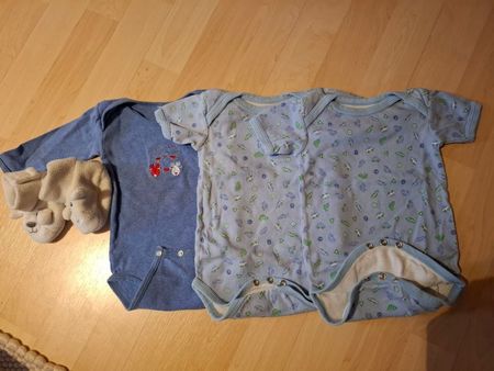 3 Bodys, Fleece Schuhe, Baby, Grösse 62/68, blau
